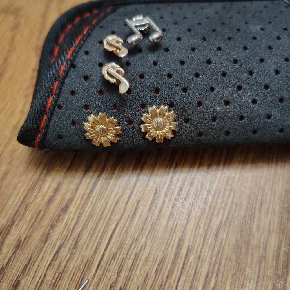 10k Vintage Music Notes Gold Earrings And A Freebie Pair